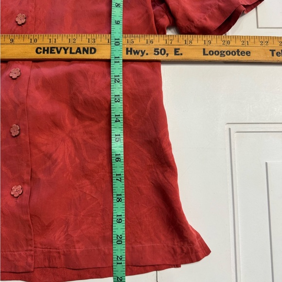 Tommy Bahama Women's Sz Small 100% Silk Red Floral Button Up Blouse Short Top - Picture 5 of 6